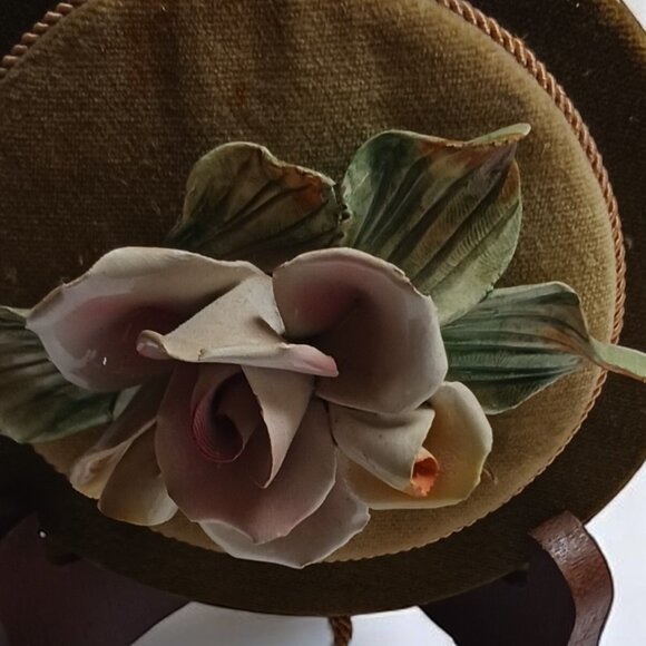 Vintage Capodimonte Style Porcelain Flower Wall Art with Gold Velvet and Tassel - Picture 9 of 13